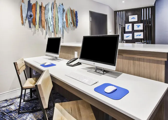 Holiday Inn Express & Suites Okemos - University Area By Ihg