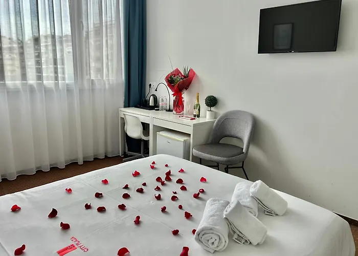 City Plaza Apartments & Rooms