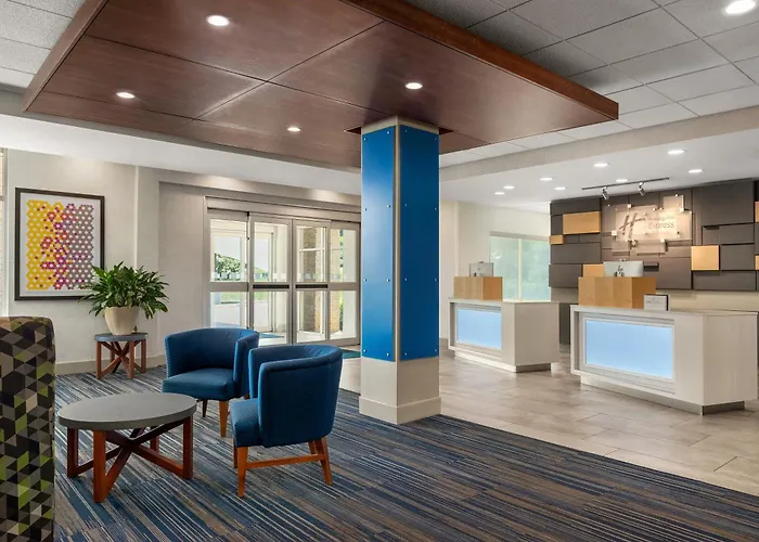 Holiday Inn Express & Suites - By Ihg