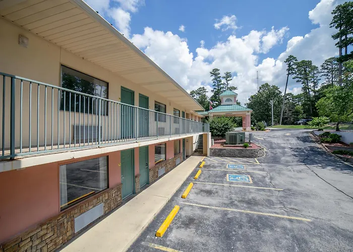 Eureka Springs Atrium Pool Hotel