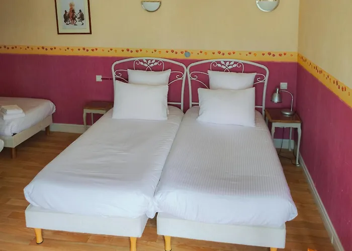 BRIT HOTEL Le Lion d'Or CHINON