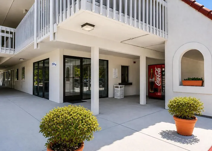 Motel 6-, Ca - Santa Barbara - South