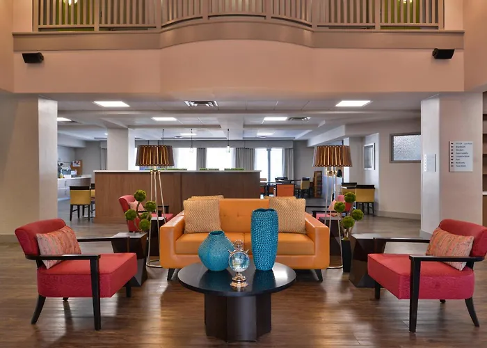 Holiday Inn Express & Suites North Central By Ihg