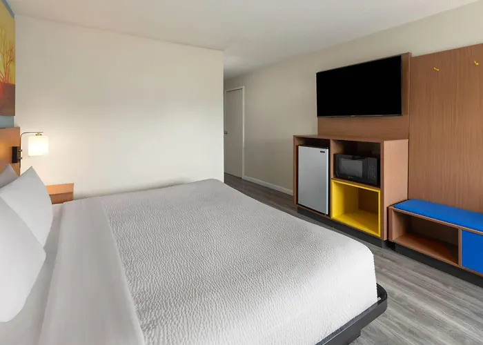 Days Inn & Suites By Wyndham Festus