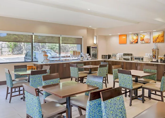 Comfort Suites Columbia Northeast - Fort Jackson