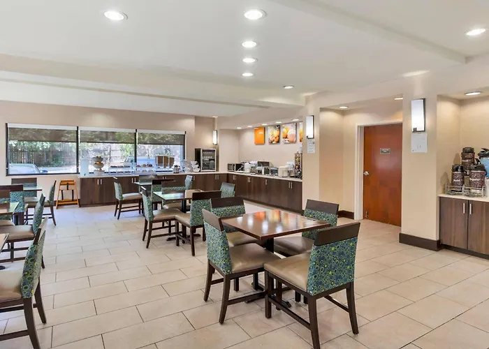 Comfort Suites Columbia Northeast - Fort Jackson