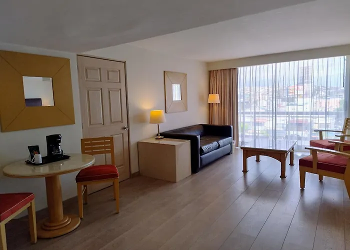 Wyndham Garden Tijuana Palacio Azteca