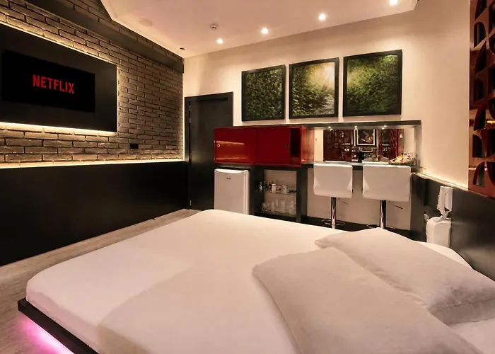 Monn Cherry Motel