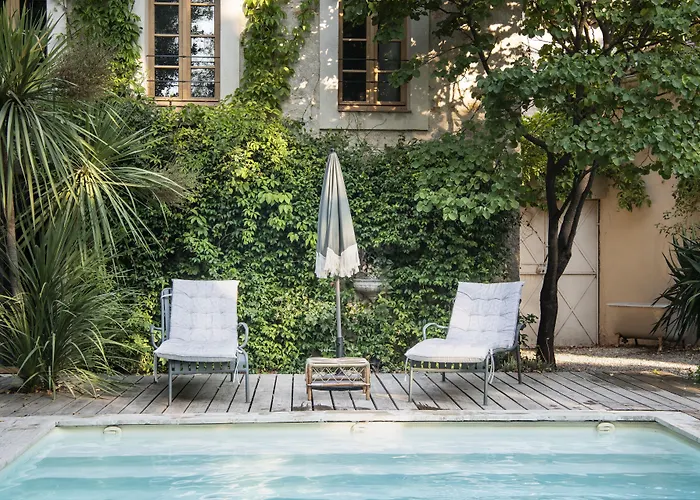 Maison Sumiane - Maison d hotes et locations avec piscine