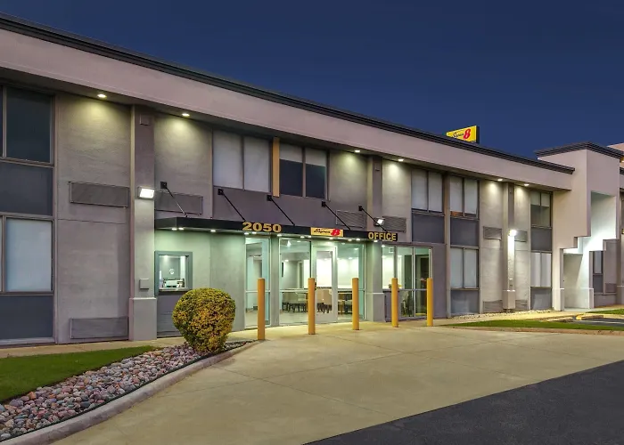 Super 8 By Wyndham Fort Worth Entertainment District