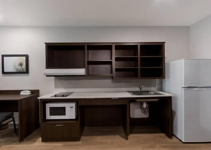 Woodspring Suites Airport