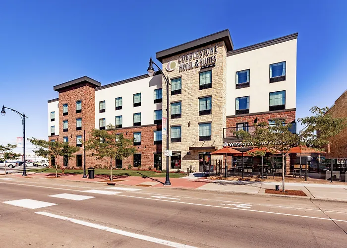 Cobblestone Hotel & Suites