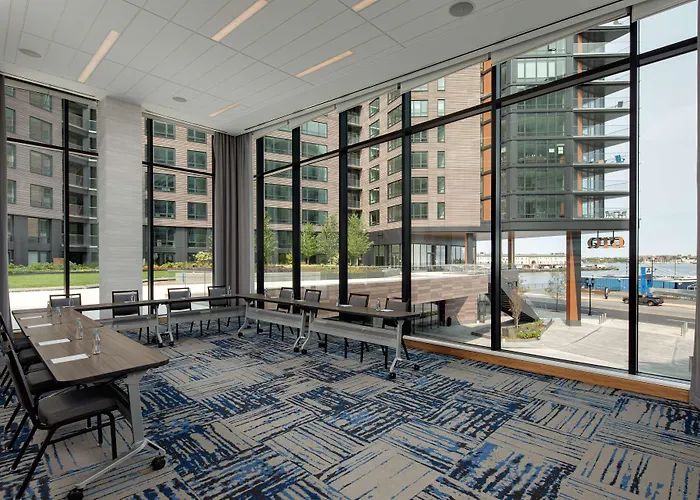 Hyatt Place Boston/Seaport District