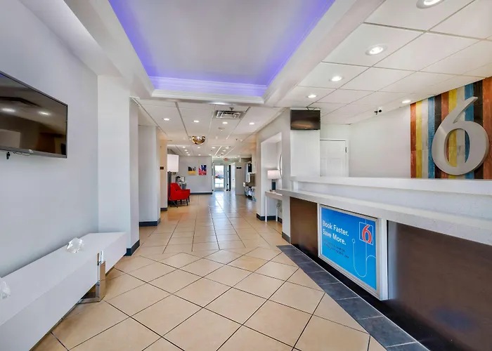 Motel 6-, Ok