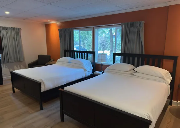 Twin Lakes Inn