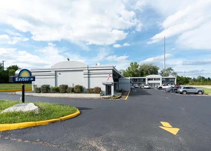 Days Inn & Suites By Wyndham Dayton North