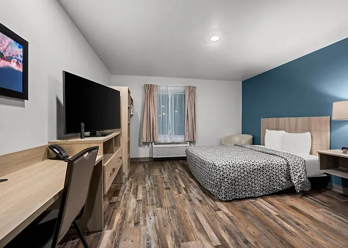 Woodspring Suites Dearborn Detroit