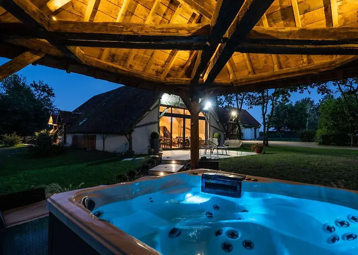 La Grange De Léonie, Chambres d'hôtes avec Piscine et Spa