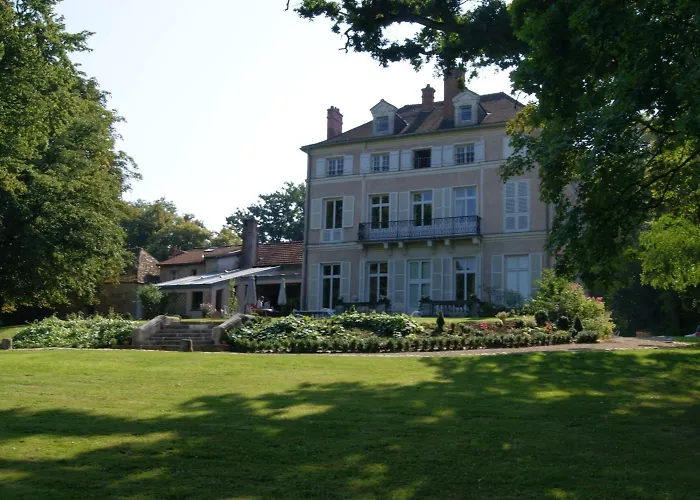 Le Chateau De La Vierge