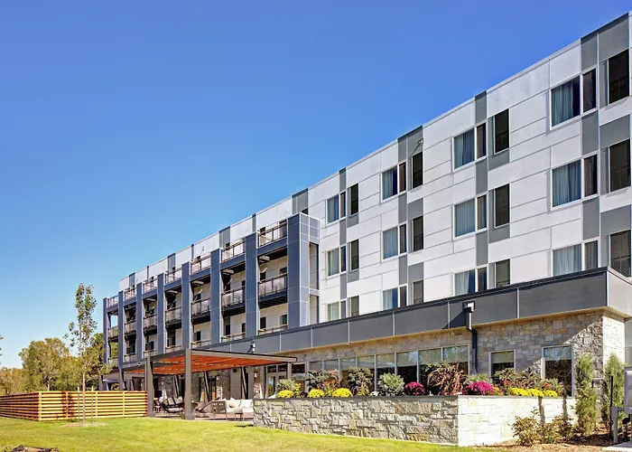 Courtyard By Marriott Appleton Riverfront