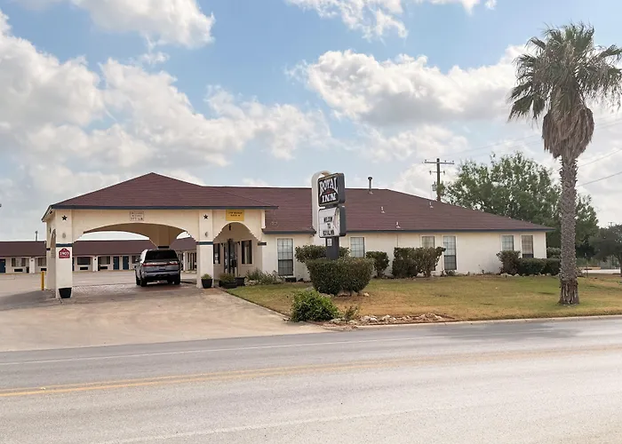 Royal Inn Pearsall