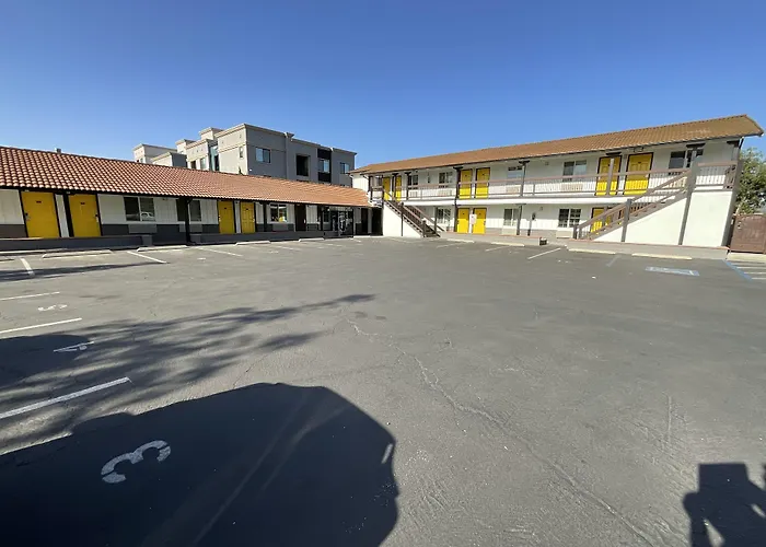 Escondido Inn