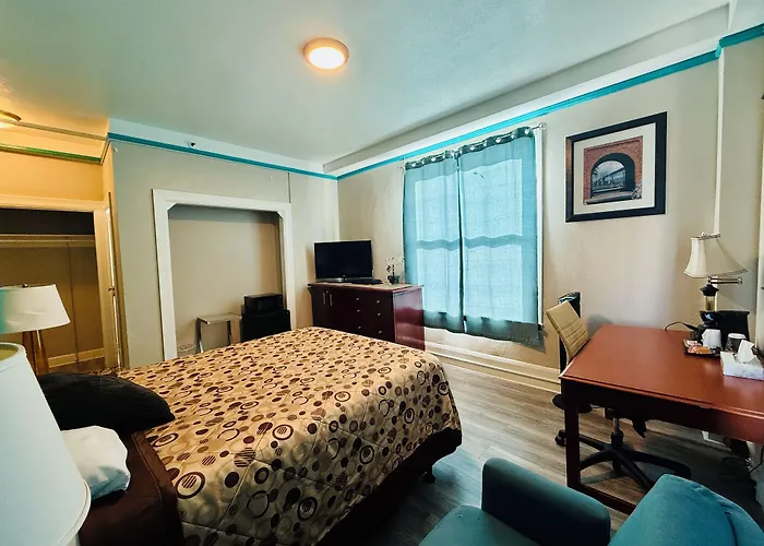 Admiral Hotel