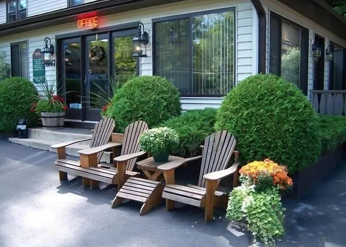 Tall Pines Motel