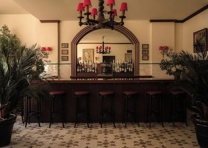 Neptune, An Ash Hotel
