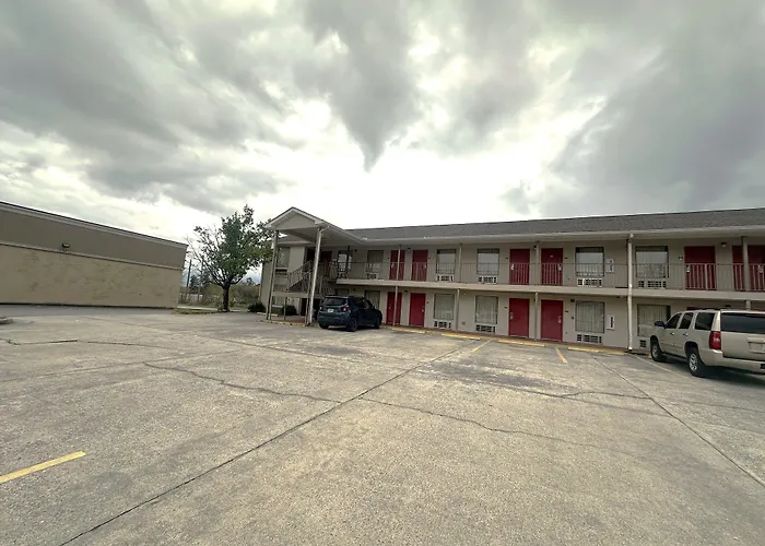 Oyo Hotel East Macon I-75