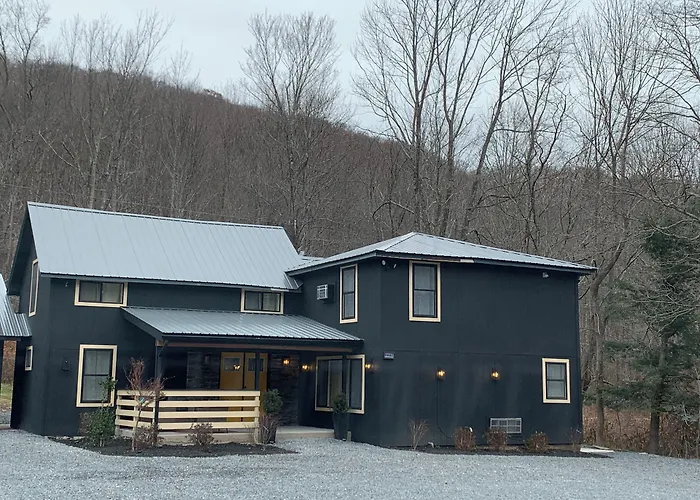 Starlite Motel & Suites
