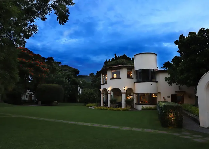 Casa Bugambilia