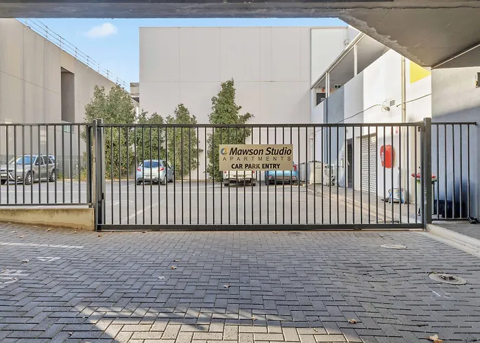 Mawson Lakes Hotel
