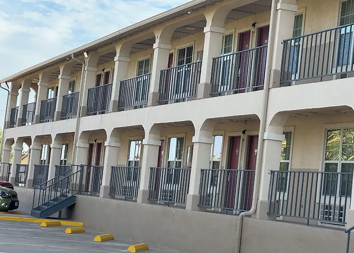Villa West Inn