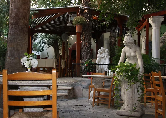 Kiniras Traditional & Restaurant