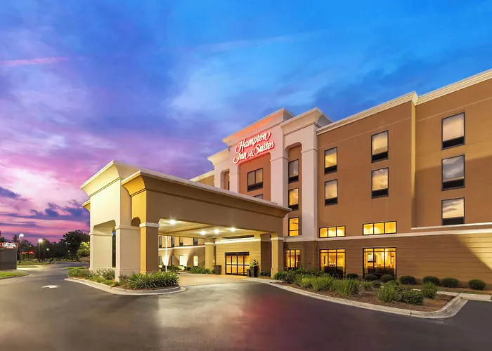 Hampton Inn & Suites -Airport