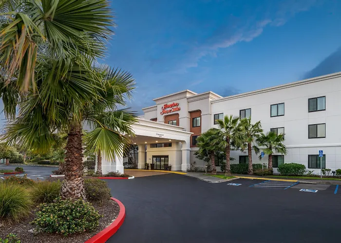 Hampton Inn & Suites Oakland Airport-