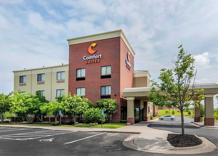 Comfort Suites Speedway - Kansas City