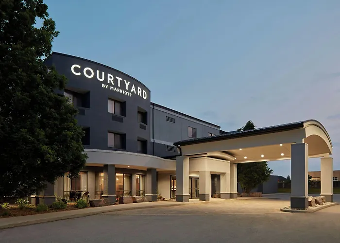 Courtyard By Marriott Hamilton