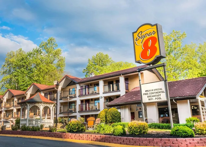 Super 8 By Wyndham Downtown Gatlinburg At Convention Center
