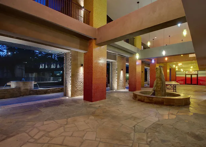 Drury Plaza Riverwalk