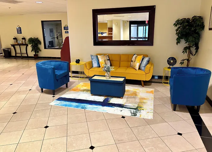 Days Inn & Suites By Wyndham Laurel Near Fort Meade