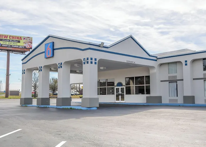 Motel 6 , Ga Tift College