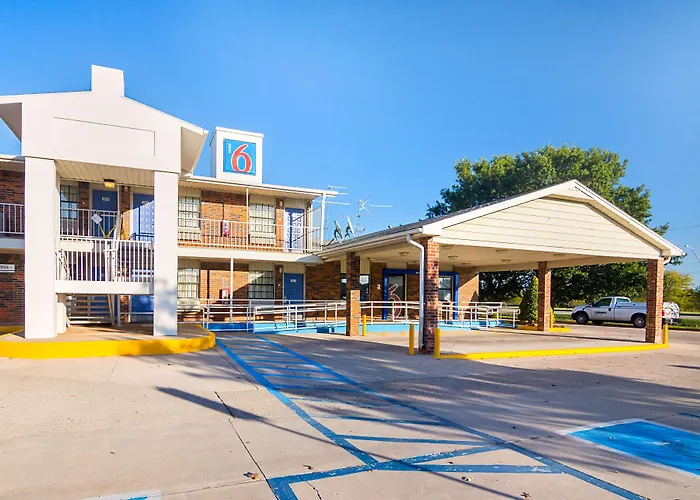 Motel 6-, Ok