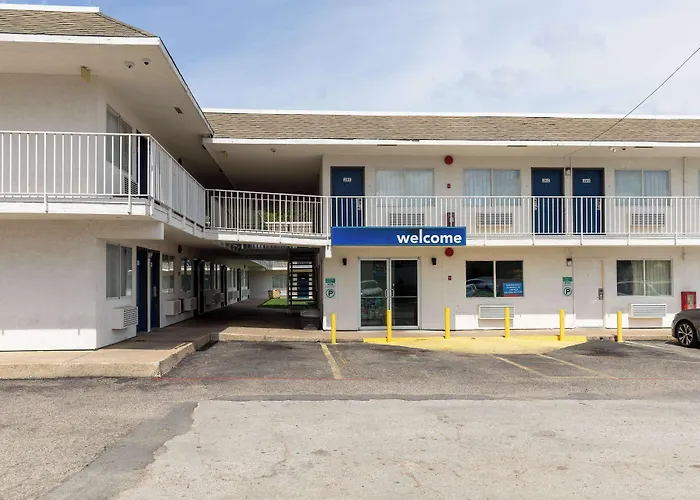 Motel 6-, Tx