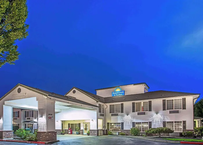 Days Inn & Suites By Wyndham Gresham
