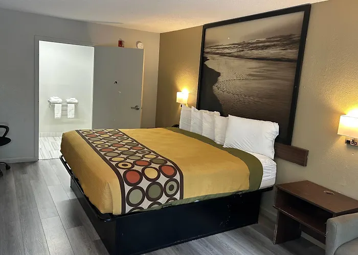 Super 8 By Wyndham Fayetteville