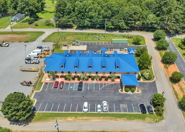 Gray Inn & Suites
