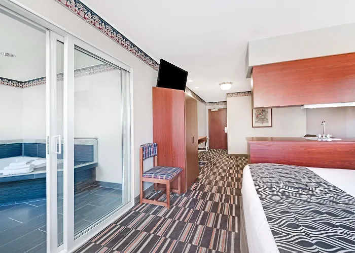 Microtel Inn & Suites Urbandale