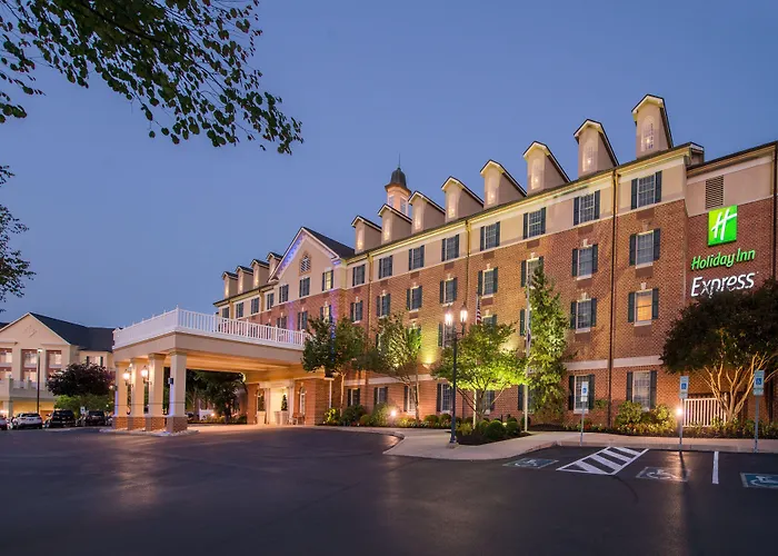 Holiday Inn Express At Williamsburg Square By Ihg